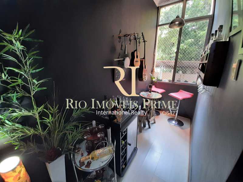 Conheça SALA do imóvel - Apartamento à venda Rua Barão de Mesquita,Tijuca, Rio de Janeiro - R$ 380.000 - RPAP20232 - 7 SALA - Apartamento à venda Rua Barão de Mesquita,Tijuca, Rio de Janeiro - R$ 380.000 - RPAP20232 - 7