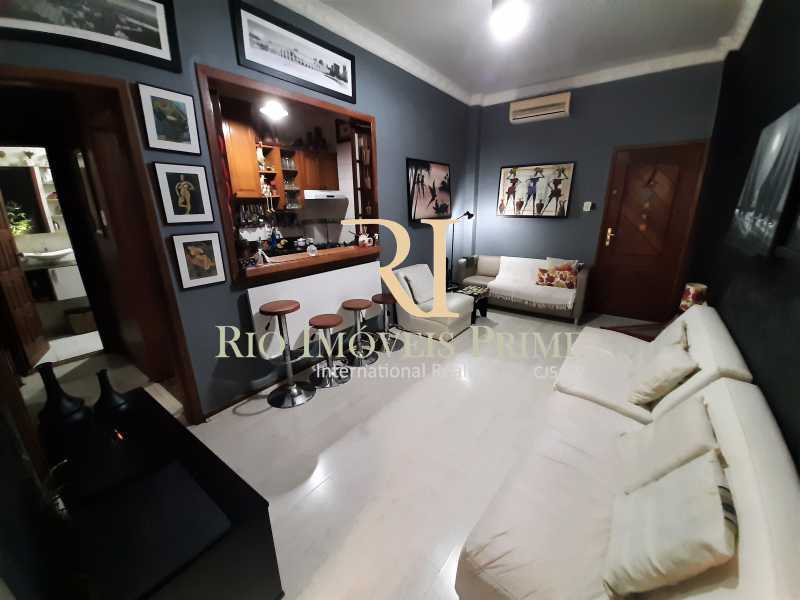 Conheça SALA do imóvel - Apartamento à venda Rua Barão de Mesquita,Tijuca, Rio de Janeiro - R$ 380.000 - RPAP20232 - 8 SALA - Apartamento à venda Rua Barão de Mesquita,Tijuca, Rio de Janeiro - R$ 380.000 - RPAP20232 - 8