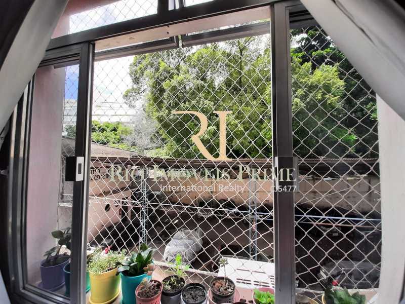 Conheça VISTA DA SALA do imóvel - Apartamento à venda Rua Barão de Mesquita,Tijuca, Rio de Janeiro - R$ 380.000 - RPAP20232 - 22 VISTA DA SALA - Apartamento à venda Rua Barão de Mesquita,Tijuca, Rio de Janeiro - R$ 380.000 - RPAP20232 - 22
