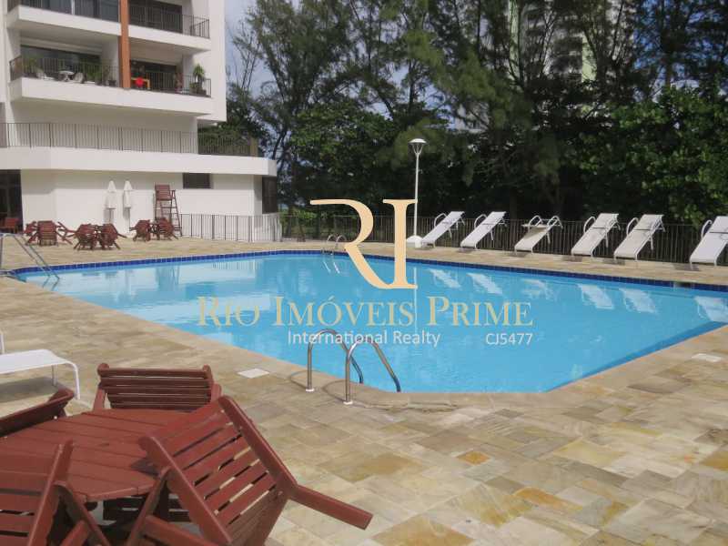Conheça RHR - PISCINA ADULTO. do imóvel - Flat 2 quartos à venda Barra da Tijuca, Rio de Janeiro - R$ 1.400.000 - RPFL20039 - 19 RHR - PISCINA ADULTO. - Flat 2 quartos à venda Barra da Tijuca, Rio de Janeiro - R$ 1.400.000 - RPFL20039 - 19