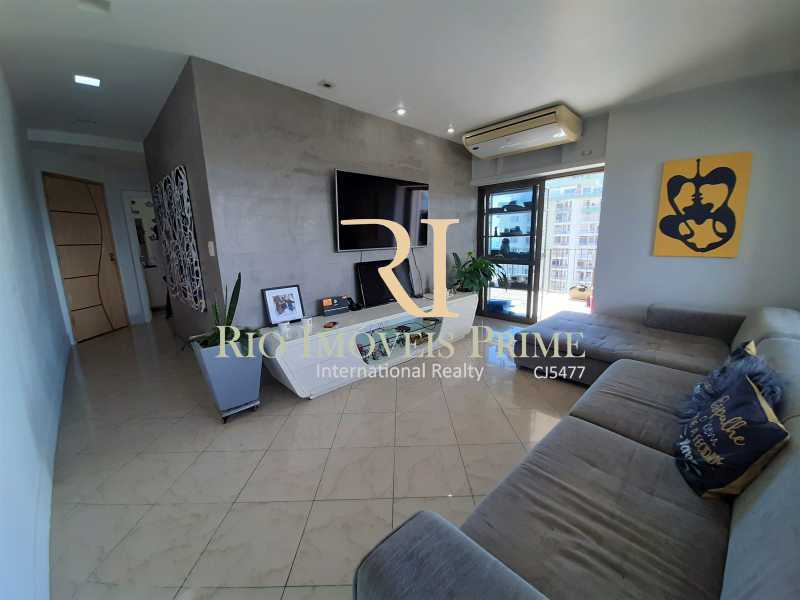 Conheça SALA DE ESTAR do imóvel - Flat 2 quartos à venda Barra da Tijuca, Rio de Janeiro - R$ 1.400.000 - RPFL20039 - 5 SALA DE ESTAR - Flat 2 quartos à venda Barra da Tijuca, Rio de Janeiro - R$ 1.400.000 - RPFL20039 - 5