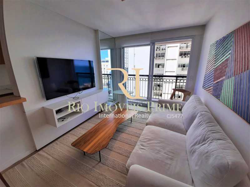 Conheça SALA DE ESTAR do imóvel - Flat 2 quartos para alugar Ipanema, Rio de Janeiro - R$ 13.000 - RPAP20249 - 5 SALA DE ESTAR - Flat 2 quartos para alugar Ipanema, Rio de Janeiro - R$ 13.000 - RPAP20249 - 5