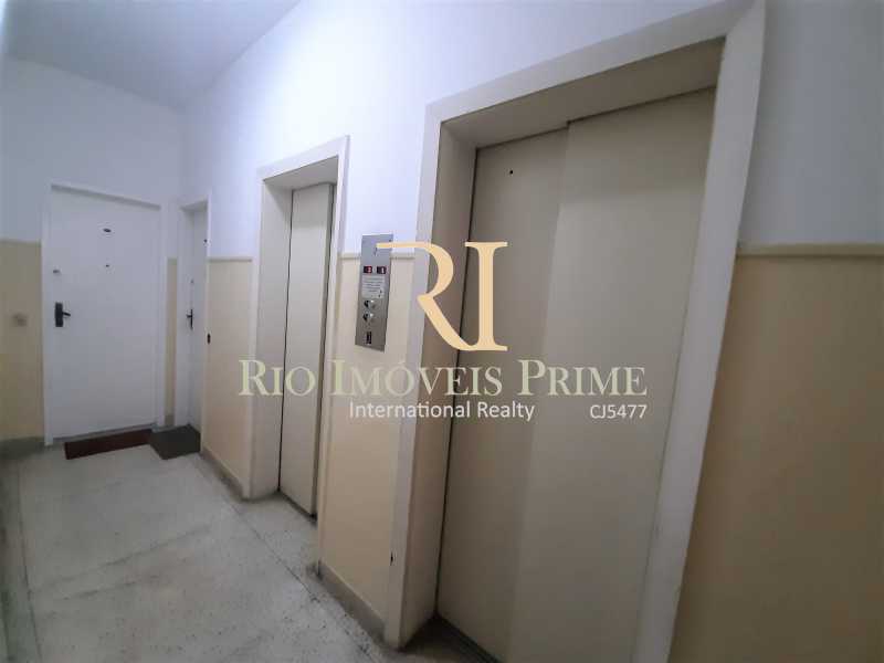 Conheça 11 ELEVADORES do imóvel - Kitnet/Conjugado 20m² para alugar Glória, Rio de Janeiro - R$ 900 - RPKI10008 - 12 11 ELEVADORES - Kitnet/Conjugado 20m² para alugar Glória, Rio de Janeiro - R$ 900 - RPKI10008 - 12