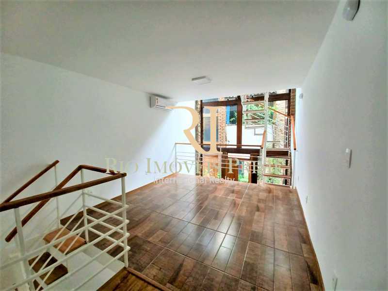 Conheça 4 SEGUNDO PAVIMENTO do imóvel - Casa de Vila 1 quarto para alugar Laranjeiras, Rio de Janeiro - R$ 5.200 - RPCV10001 - 5 4 SEGUNDO PAVIMENTO - Casa de Vila 1 quarto para alugar Laranjeiras, Rio de Janeiro - R$ 5.200 - RPCV10001 - 5