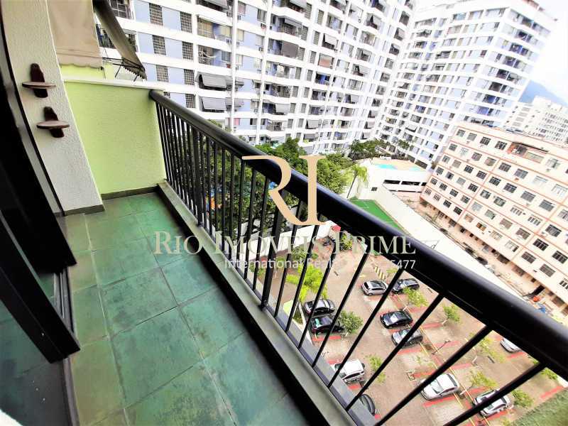Conheça 2 VARANDA do imóvel - Palazzo Tijuca, 2 quartos, suíte, vaga, lazer - RPAP20274 - 4 2 VARANDA - Palazzo Tijuca, 2 quartos, suíte, vaga, lazer - RPAP20274 - 4