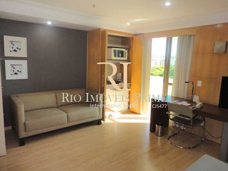 Conheça SALA do imóvel - Flat 2 quartos à venda Barra da Tijuca, Rio de Janeiro - R$ 359.900 - RPFL20011 - 3 SALA - Flat 2 quartos à venda Barra da Tijuca, Rio de Janeiro - R$ 359.900 - RPFL20011 - 3