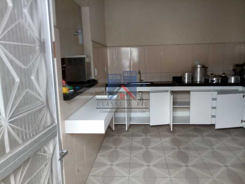 Conheça 04 do imóvel - GALPÃO - Rocha Miranda 980m2 área construída com escritórios, refeitório, copa cozinha, banheiros, vestiários, oficina ..... - FRGA00001 - 26 04 - GALPÃO - Rocha Miranda 980m2 área construída com escritórios, refeitório, copa cozinha, banheiros, vestiários, oficina ..... - FRGA00001 - 26
