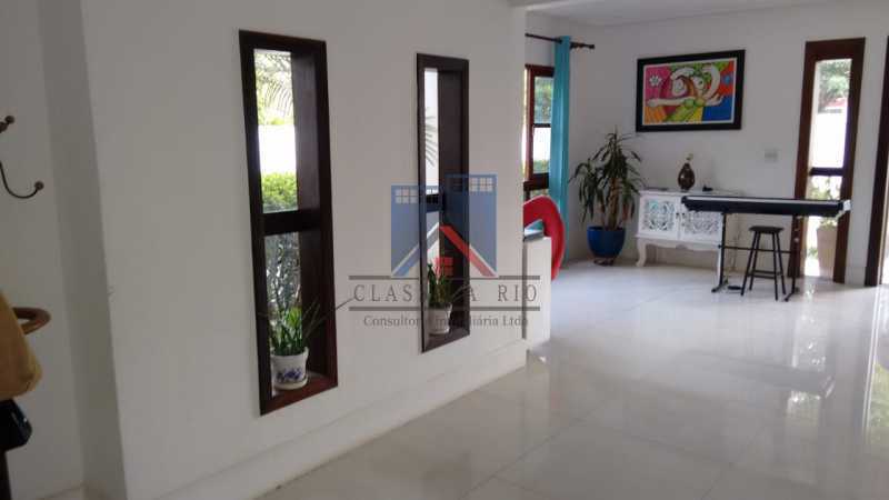 Conheça 16 do imóvel - Anil-Casa Duplex, Terreno 740 Metros Plano, Salão 03 Ambientes, Porcelanato, 04 Quartos Suites,Lazer, 04 Vagas de Garagem. Otima Localização - FRCA40007 - 13 16 - Anil-Casa Duplex, Terreno 740 Metros Plano, Salão 03 Ambientes, Porcelanato, 04 Quartos Suites,Lazer, 04 Vagas de Garagem. Otima Localização - FRCA40007 - 13