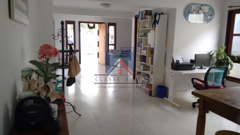 Conheça 18 do imóvel - Anil-Casa Duplex, Terreno 740 Metros Plano, Salão 03 Ambientes, Porcelanato, 04 Quartos Suites,Lazer, 04 Vagas de Garagem. Otima Localização - FRCA40007 - 21 18 - Anil-Casa Duplex, Terreno 740 Metros Plano, Salão 03 Ambientes, Porcelanato, 04 Quartos Suites,Lazer, 04 Vagas de Garagem. Otima Localização - FRCA40007 - 21