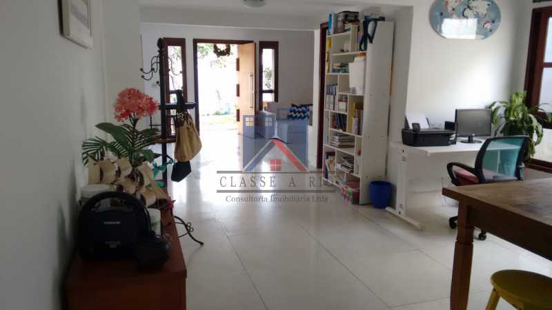 Conheça 25 do imóvel - Anil-Casa Duplex, Terreno 740 Metros Plano, Salão 03 Ambientes, Porcelanato, 04 Quartos Suites,Lazer, 04 Vagas de Garagem. Otima Localização - FRCA40007 - 22 25 - Anil-Casa Duplex, Terreno 740 Metros Plano, Salão 03 Ambientes, Porcelanato, 04 Quartos Suites,Lazer, 04 Vagas de Garagem. Otima Localização - FRCA40007 - 22