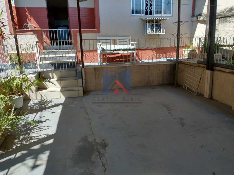 Conheça 1 do imóvel - Marechal Hermes- Duas Casas em terreno de 300 metros, total de 05 quartos, 01 vaga de garagem coberta. - FRCA50003 - 5 1 - Marechal Hermes- Duas Casas em terreno de 300 metros, total de 05 quartos, 01 vaga de garagem coberta. - FRCA50003 - 5