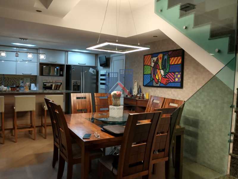 Conheça 3 do imóvel - Freguesia-Ampla Cobertura Luxuosa, área nobre, Varandão, Salão, cozinha conceito aberto, 03 quartos (02 Suites), repleto armários planejados, terraço área Gourmet, piscina, ducha, 02 vagas de Garagem. - FRCO30020 - 8 3 - Freguesia-Ampla Cobertura Luxuosa, área nobre, Varandão, Salão, cozinha conceito aberto, 03 quartos (02 Suites), repleto armários planejados, terraço área Gourmet, piscina, ducha, 02 vagas de Garagem. - FRCO30020 - 8