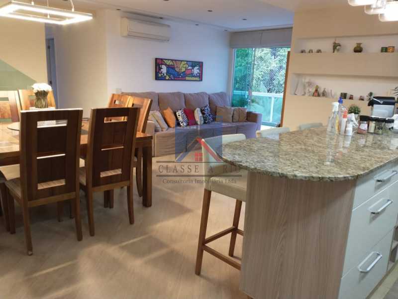 Conheça 5 do imóvel - Freguesia-Ampla Cobertura Luxuosa, área nobre, Varandão, Salão, cozinha conceito aberto, 03 quartos (02 Suites), repleto armários planejados, terraço área Gourmet, piscina, ducha, 02 vagas de Garagem. - FRCO30020 - 9 5 - Freguesia-Ampla Cobertura Luxuosa, área nobre, Varandão, Salão, cozinha conceito aberto, 03 quartos (02 Suites), repleto armários planejados, terraço área Gourmet, piscina, ducha, 02 vagas de Garagem. - FRCO30020 - 9