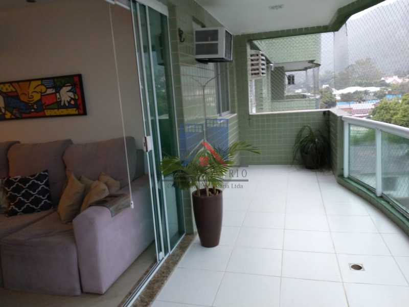 Conheça 11 do imóvel - Freguesia-Ampla Cobertura Luxuosa, área nobre, Varandão, Salão, cozinha conceito aberto, 03 quartos (02 Suites), repleto armários planejados, terraço área Gourmet, piscina, ducha, 02 vagas de Garagem. - FRCO30020 - 4 11 - Freguesia-Ampla Cobertura Luxuosa, área nobre, Varandão, Salão, cozinha conceito aberto, 03 quartos (02 Suites), repleto armários planejados, terraço área Gourmet, piscina, ducha, 02 vagas de Garagem. - FRCO30020 - 4