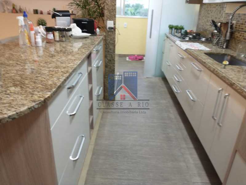 Conheça 25 do imóvel - Freguesia-Ampla Cobertura Luxuosa, área nobre, Varandão, Salão, cozinha conceito aberto, 03 quartos (02 Suites), repleto armários planejados, terraço área Gourmet, piscina, ducha, 02 vagas de Garagem. - FRCO30020 - 14 25 - Freguesia-Ampla Cobertura Luxuosa, área nobre, Varandão, Salão, cozinha conceito aberto, 03 quartos (02 Suites), repleto armários planejados, terraço área Gourmet, piscina, ducha, 02 vagas de Garagem. - FRCO30020 - 14