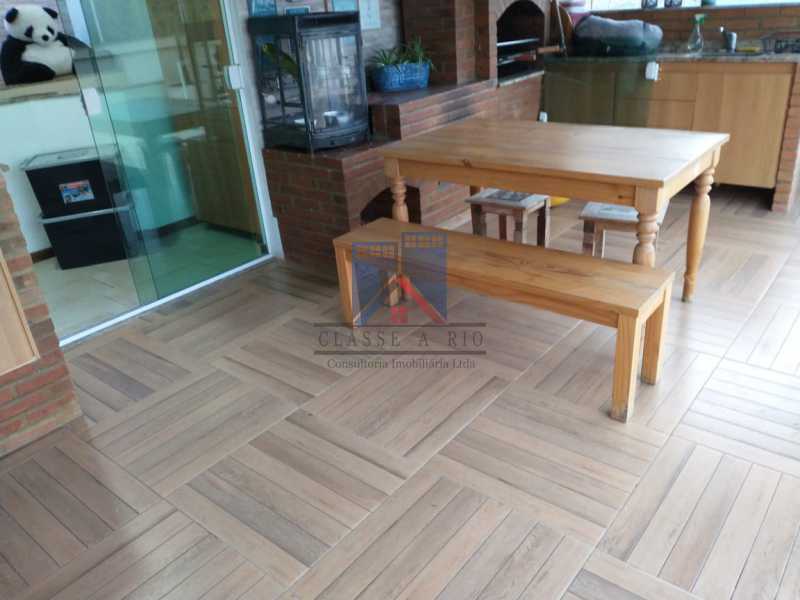 Conheça 30 do imóvel - Freguesia-Ampla Cobertura Luxuosa, área nobre, Varandão, Salão, cozinha conceito aberto, 03 quartos (02 Suites), repleto armários planejados, terraço área Gourmet, piscina, ducha, 02 vagas de Garagem. - FRCO30020 - 31 30 - Freguesia-Ampla Cobertura Luxuosa, área nobre, Varandão, Salão, cozinha conceito aberto, 03 quartos (02 Suites), repleto armários planejados, terraço área Gourmet, piscina, ducha, 02 vagas de Garagem. - FRCO30020 - 31