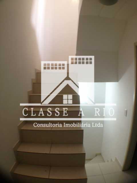 Conheça Escada_2_3 do imóvel - Casa em Condomínio 3 quartos à venda Taquara, Rio de Janeiro - R$ 420.000 - FRCN30012 - 9 Escada_2_3 - Casa em Condomínio 3 quartos à venda Taquara, Rio de Janeiro - R$ 420.000 - FRCN30012 - 9