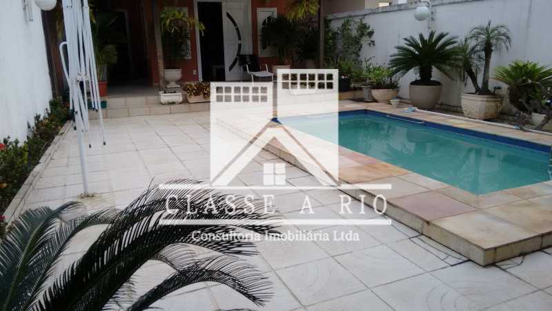 Conheça 03 do imóvel - Anil-Casa condominio, 4 quartos, 2 suites, Armários, Lazer, 4 vagas garagem - FRCN40018 - 6 03 - Anil-Casa condominio, 4 quartos, 2 suites, Armários, Lazer, 4 vagas garagem - FRCN40018 - 6