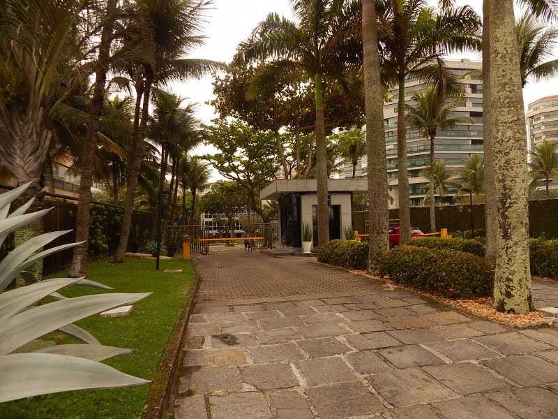 Conheça IMG-20181107-WA0025 do imóvel - Vendo Apto Condomínio Terrazzas - 5 qts com dependência completa - Praia Barra da Tijuca - RDAP50001 - 17 IMG-20181107-WA0025 - Vendo Apto Condomínio Terrazzas - 5 qts com dependência completa - Praia Barra da Tijuca - RDAP50001 - 17