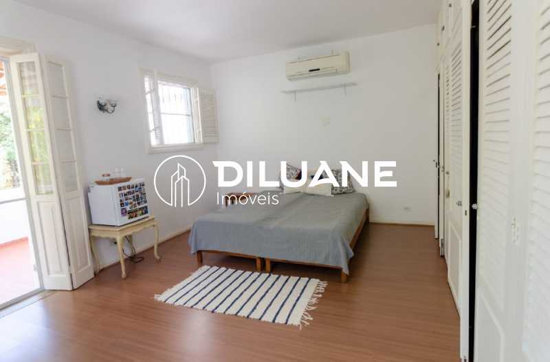 Conheça quarto01 do imóvel - belíssima casa; localizada em rua tranquila, com segurança 24h, - BTCA50021 - 10 quarto01 - belíssima casa; localizada em rua tranquila, com segurança 24h, - BTCA50021 - 10