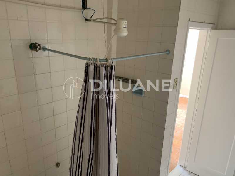 Conheça Banheiro do imóvel - Diluane Imóveis Vende !!! Excelente conjugado. Bem localizado. Condomínio residencial. Medindo 37m². Boa planta. Pé direito alto. Arejado. - NTAP10053 - 19 Banheiro - 19