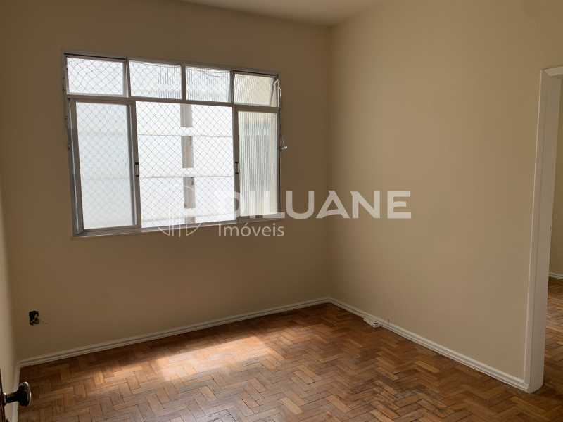 Conheça Sala do imóvel - Diluane Imóveis Vende !!! Excelente conjugado. Bem localizado. Condomínio residencial. Medindo 37m². Boa planta. Pé direito alto. Arejado. - NTAP10053 - 1 Sala - 1