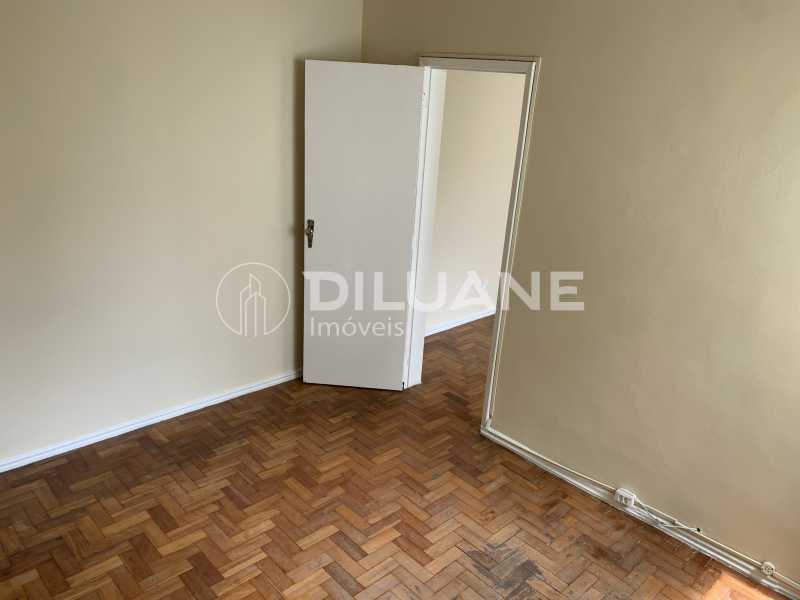Conheça Quarto do imóvel - Diluane Imóveis Vende !!! Excelente conjugado. Bem localizado. Condomínio residencial. Medindo 37m². Boa planta. Pé direito alto. Arejado. - NTAP10053 - 10 Quarto - 10