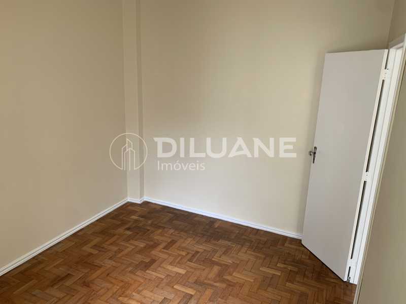 Conheça Quarto do imóvel - Diluane Imóveis Vende !!! Excelente conjugado. Bem localizado. Condomínio residencial. Medindo 37m². Boa planta. Pé direito alto. Arejado. - NTAP10053 - 11 Quarto - 11