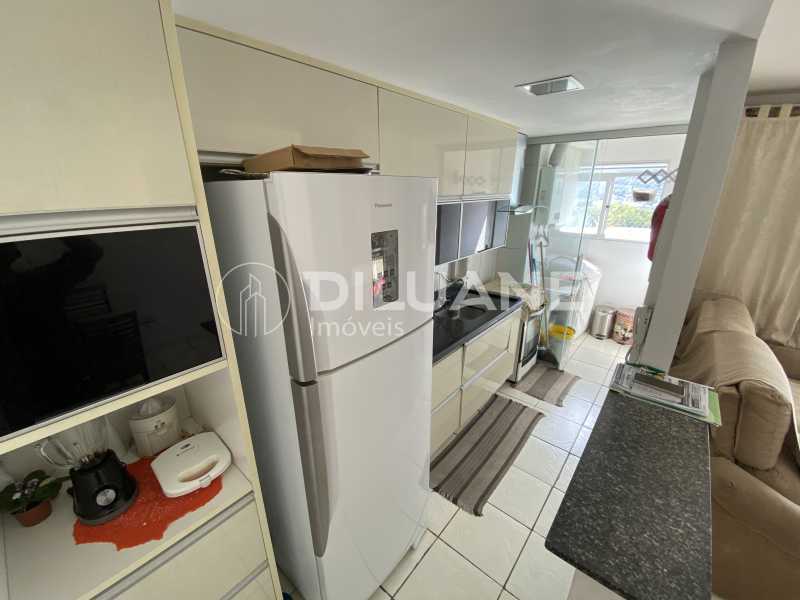 Conheça Cozinha do imóvel - Diluane Imoveis Vende Excelente apartamento com PlayClub Completo, varanda e 3 quartos ( 1 suite). Aceita carta de crédito. - NTAP30105 - 5 Cozinha - 5