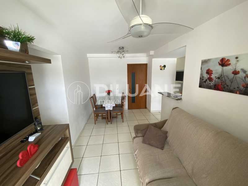 Conheça Sala do imóvel - Diluane Imoveis Vende Excelente apartamento com PlayClub Completo, varanda e 3 quartos ( 1 suite). Aceita carta de crédito. - NTAP30105 - 2 Sala - 2