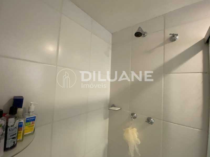Conheça Chuveiro banheiro social do imóvel - Diluane Imoveis Vende Excelente apartamento com PlayClub Completo, varanda e 3 quartos ( 1 suite). Aceita carta de crédito. - NTAP30105 - 11 Chuveiro banheiro social - 11