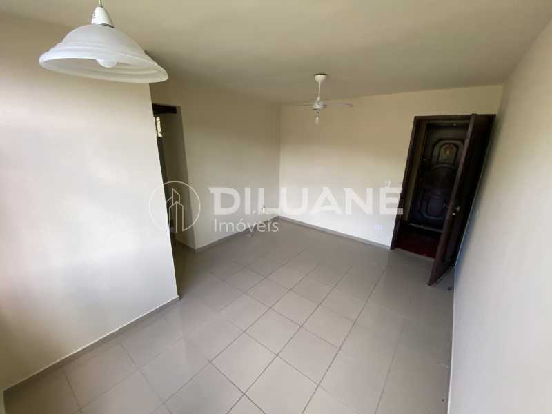 Conheça Sala do imóvel - Dilkuane Imóveis Vende. Apartamento Fonseca com PlayClub. Vaga de Garagem. Aceita carta de crédito.Medindo 60m. - NTAP20228 - 2 Sala - 2