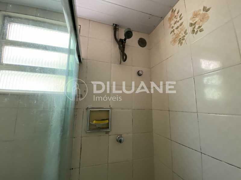 Conheça Chuveiro Banheiro social do imóvel - Dilkuane Imóveis Vende. Apartamento Fonseca com PlayClub. Vaga de Garagem. Aceita carta de crédito.Medindo 60m. - NTAP20228 - 9 Chuveiro Banheiro social - 9