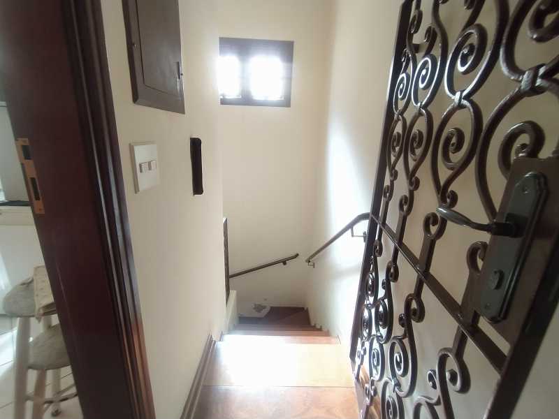 Conheça Escada para Subsolo do imóvel - Casa 3 quartos à venda Itatiba,SP - R$ 850.000 - VICA30002 - 19 Escada para Subsolo - Casa 3 quartos à venda Itatiba,SP - R$ 850.000 - VICA30002 - 19