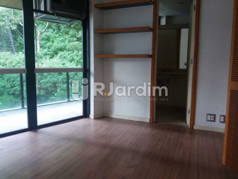 Conheça Suíte 1 do imóvel - Apartamento à venda Avenida Epitácio Pessoa,Lagoa, Zona Sul,Rio de Janeiro - R$ 5.500.000 - AP1037 - 11 Suíte 1 - Apartamento à venda Avenida Epitácio Pessoa,Lagoa, Zona Sul,Rio de Janeiro - R$ 5.500.000 - AP1037 - 11