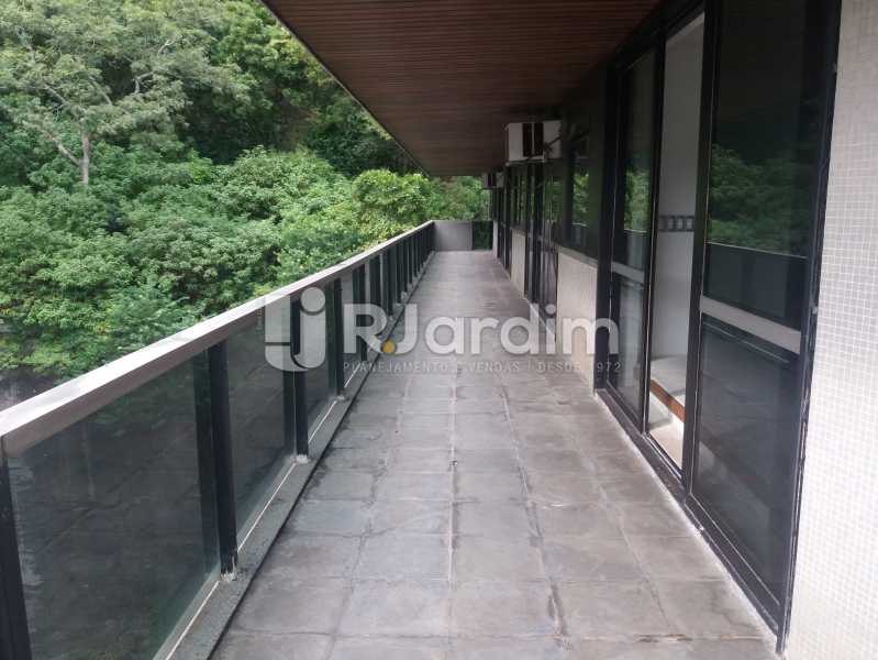 Conheça Varanda lateral do imóvel - Apartamento à venda Avenida Epitácio Pessoa,Lagoa, Zona Sul,Rio de Janeiro - R$ 5.500.000 - AP1037 - 19 Varanda lateral - Apartamento à venda Avenida Epitácio Pessoa,Lagoa, Zona Sul,Rio de Janeiro - R$ 5.500.000 - AP1037 - 19