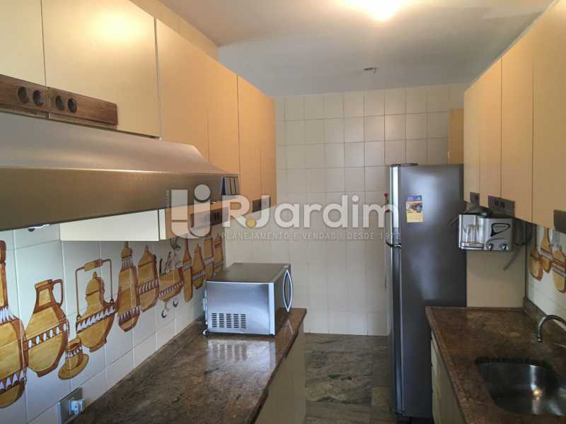 Conheça Cozinha do imóvel - Apartamento Leblon 3 Quartos Compra Venda Avaliação Imóveis - AP1702 - 25 Cozinha - Apartamento Leblon 3 Quartos Compra Venda Avaliação Imóveis - AP1702 - 25