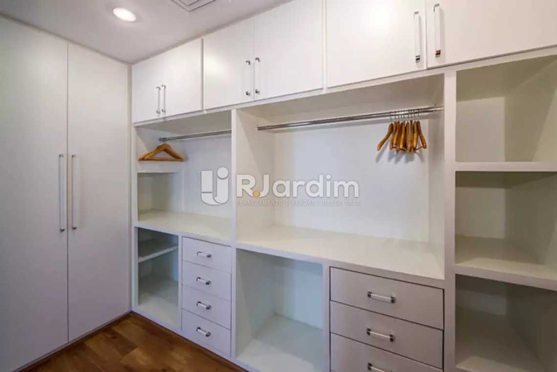 Conheça Closet do imóvel - Casa em Condominio À Venda - Itanhangá - Rio de Janeiro - RJ - LACN40020 - 17 Closet - Casa em Condominio À Venda - Itanhangá - Rio de Janeiro - RJ - LACN40020 - 17