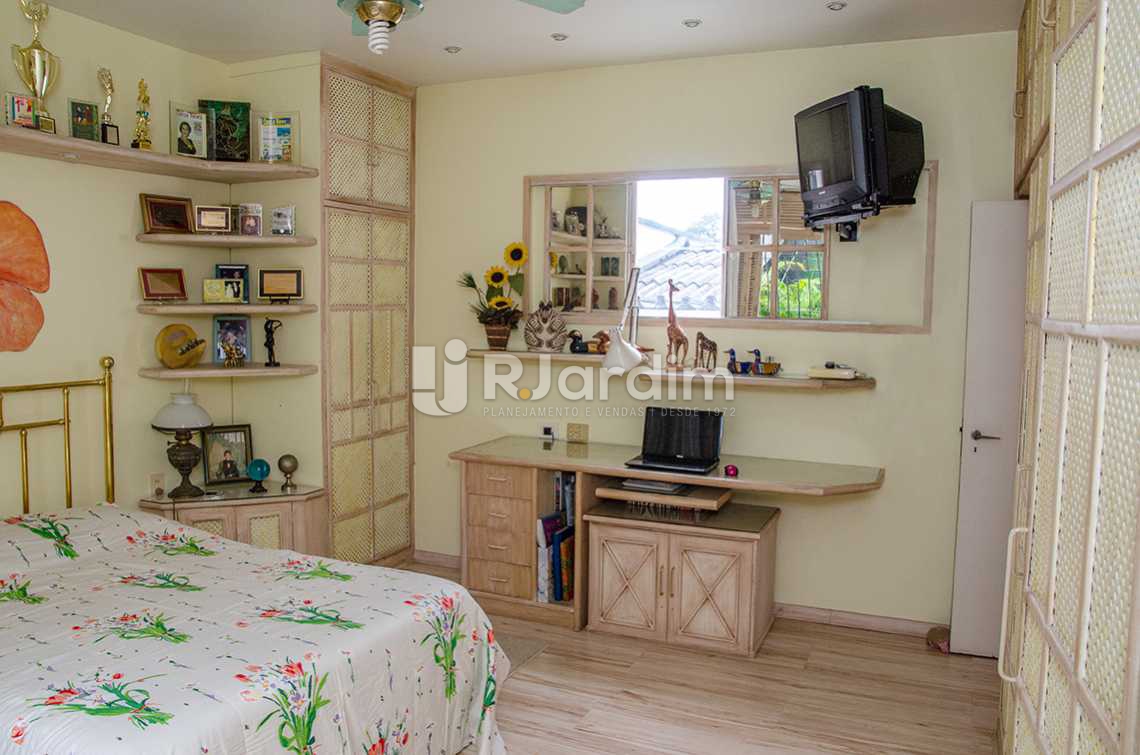 Conheça suíte do imóvel - Compra Venda Casa Jardim Botânico 4 Quartos - CA0184 - 14 suíte - Compra Venda Casa Jardim Botânico 4 Quartos - CA0184 - 14