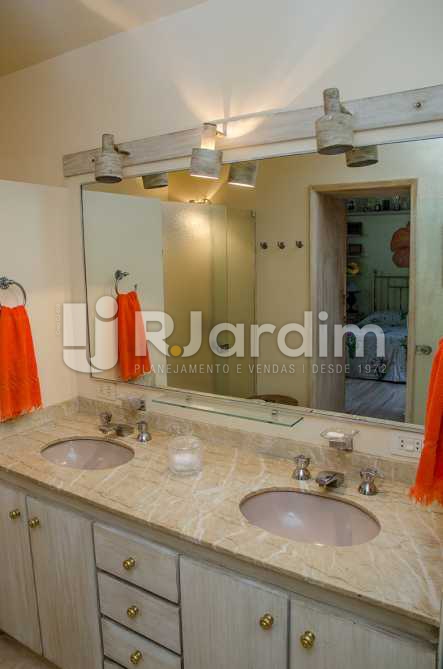 Conheça banheiro do imóvel - Compra Venda Casa Jardim Botânico 4 Quartos - CA0184 - 16 banheiro - Compra Venda Casa Jardim Botânico 4 Quartos - CA0184 - 16
