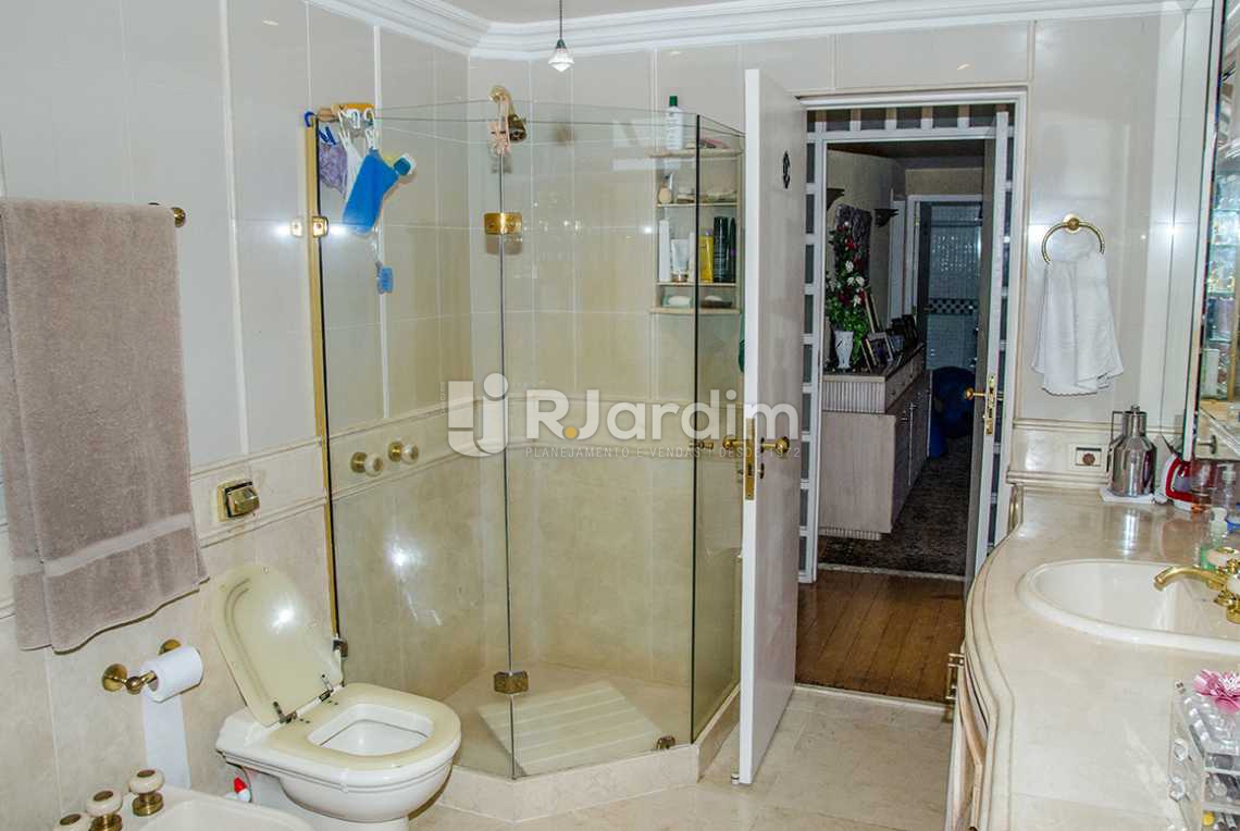 Conheça banheiro social do imóvel - Compra Venda Casa Jardim Botânico 4 Quartos - CA0184 - 20 banheiro social - Compra Venda Casa Jardim Botânico 4 Quartos - CA0184 - 20