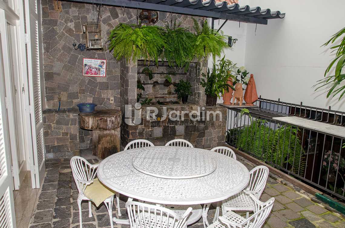 Conheça área externa do imóvel - Compra Venda Casa Jardim Botânico 4 Quartos - CA0184 - 24 área externa - Compra Venda Casa Jardim Botânico 4 Quartos - CA0184 - 24
