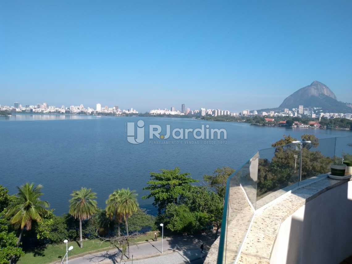 Conheça vista frontal terraço do imóvel - Cobertura À VENDA, Lagoa, Rio de Janeiro, RJ - LACO20001 - 8 vista frontal terraço - Cobertura À VENDA, Lagoa, Rio de Janeiro, RJ - LACO20001 - 8