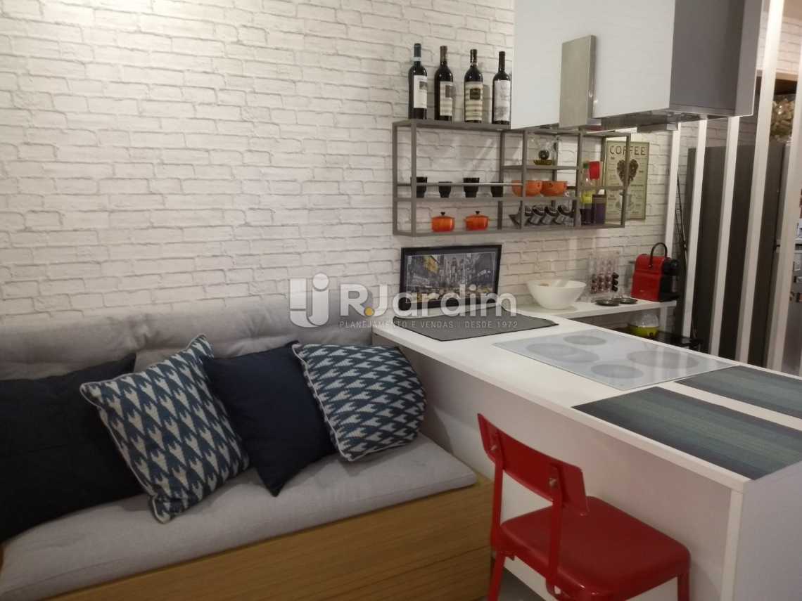 Conheça sala / cozinha do imóvel - Cobertura À VENDA, Lagoa, Rio de Janeiro, RJ - LACO20001 - 14 sala / cozinha - Cobertura À VENDA, Lagoa, Rio de Janeiro, RJ - LACO20001 - 14
