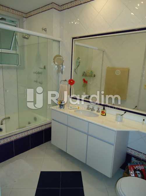 Conheça Banheiro Suíte Master do imóvel - Compra Venda Apartamento Ipanema 4 Quartos - LAAP40030 - 13 Banheiro Suíte Master - Compra Venda Apartamento Ipanema 4 Quartos - LAAP40030 - 13
