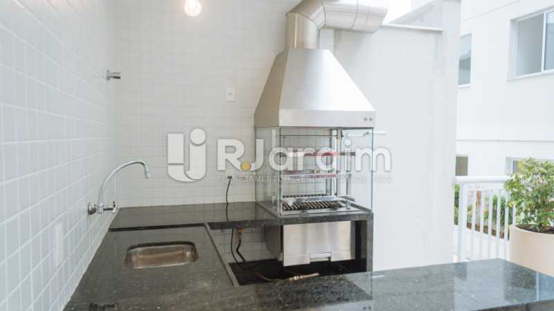Conheça Churrasqueira do imóvel - Jardins da Vila Apartamento Vila Isabel 2 Quartos - LAAP20061 - 16 Churrasqueira - Jardins da Vila Apartamento Vila Isabel 2 Quartos - LAAP20061 - 16