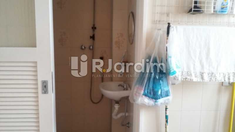Conheça BANHEIRO DE SERVIÇO do imóvel - Apartamento Flamengo 2 Quartos Compra Venda Avaliação Imóveis - LAAP20089 - 11 BANHEIRO DE SERVIÇO - Apartamento Flamengo 2 Quartos Compra Venda Avaliação Imóveis - LAAP20089 - 11
