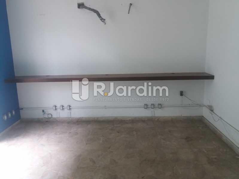 Conheça sala fundos do imóvel - Casa À Venda - Jardim Botânico - Rio de Janeiro - RJ - LACA50003 - 25 sala fundos - Casa À Venda - Jardim Botânico - Rio de Janeiro - RJ - LACA50003 - 25