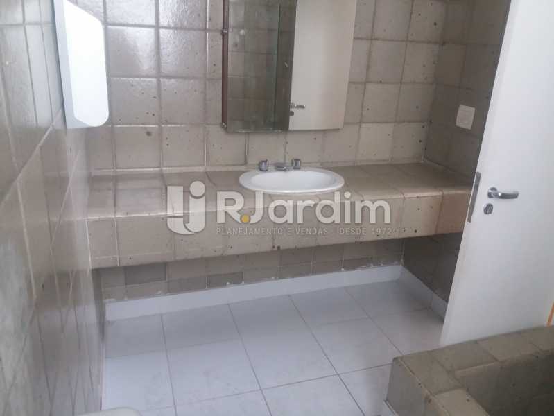 Conheça Banheiro do imóvel - Casa À Venda - Jardim Botânico - Rio de Janeiro - RJ - LACA50003 - 16 Banheiro - Casa À Venda - Jardim Botânico - Rio de Janeiro - RJ - LACA50003 - 16