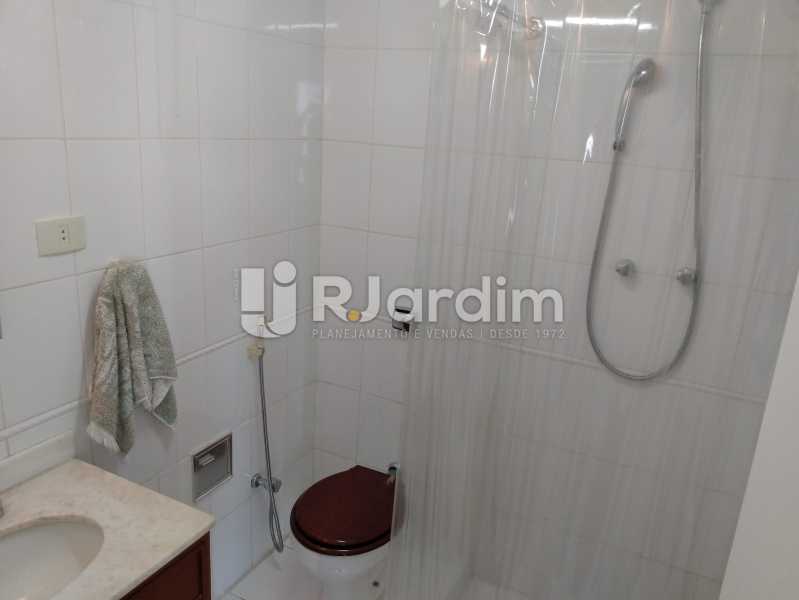 Conheça Banheiro social do imóvel - Apartamento À Venda - Jardim Botânico - Rio de Janeiro - RJ - LAAP30207 - 12 Banheiro social - Apartamento À Venda - Jardim Botânico - Rio de Janeiro - RJ - LAAP30207 - 12